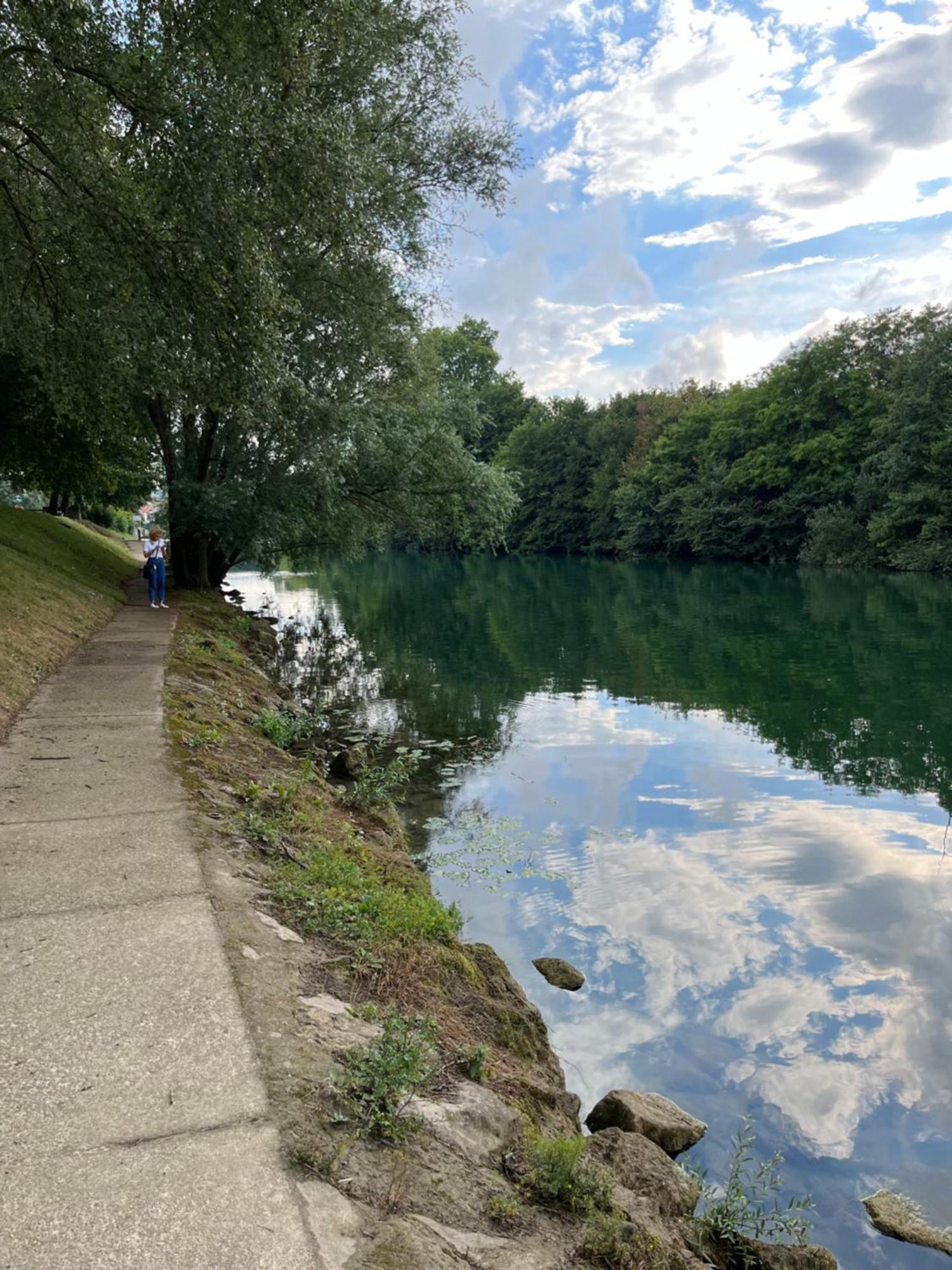 Endroit Charmant Coulommiers Buitenkant foto